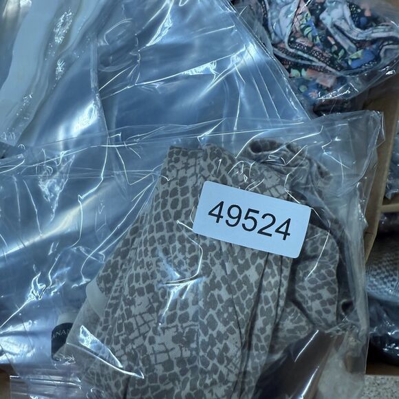 Banana Republic T-Shirt Women M Medium Gray Animal Print Short Sleeve Rayon - Picture 7 of 7